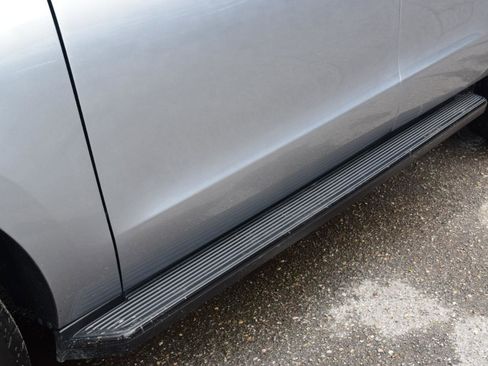 Used 2022 Ford Expedition XLT image 11