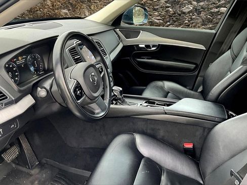 Used 2021 Volvo XC90 T5 Momentum w/ Protection Package Premier image 22