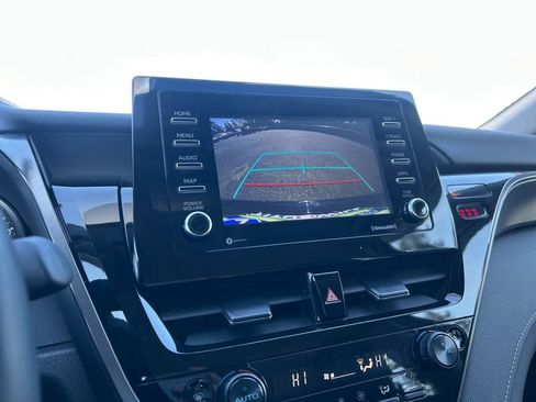 Used 2024 Toyota Camry SE image 19