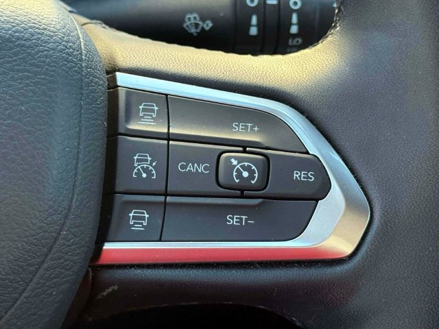 Used 2025 Jeep Compass Limited AWD/4WD image 22