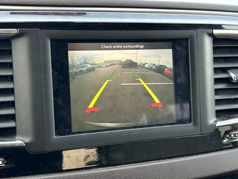 Used 2018 Chrysler Pacifica Touring-L image 22