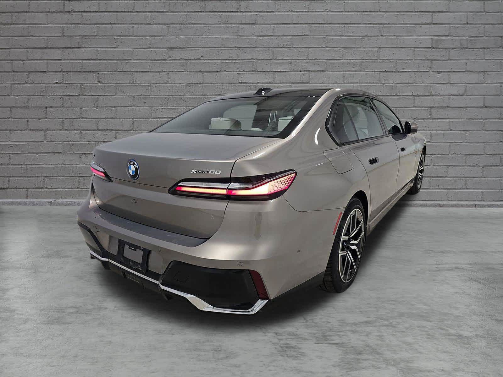 Used 2023 BMW i7 xDrive60 AWD/4WD image 4