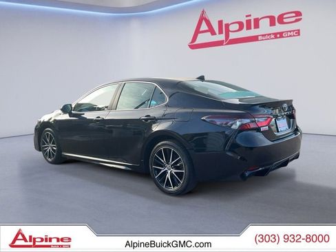 Used 2024 Toyota Camry SE image 3