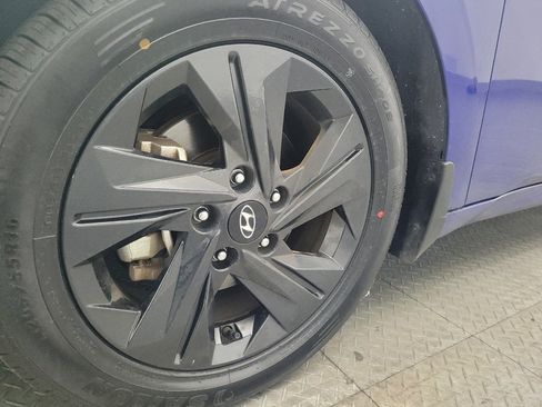 Used 2022 Hyundai Elantra SEL image 31