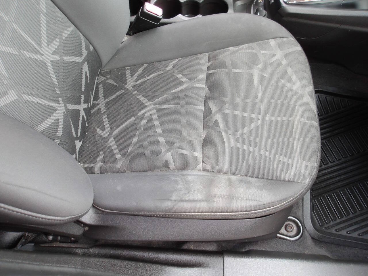 Used 2013 Ford Fiesta SE FWD image 21