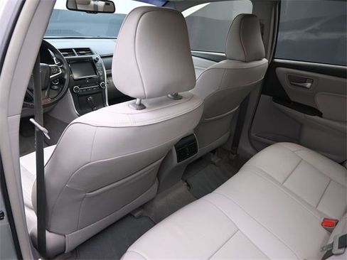 Used 2016 Toyota Camry XLE image 23