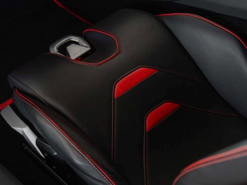 Used 2023 Lamborghini Huracan EVO RWD image 16