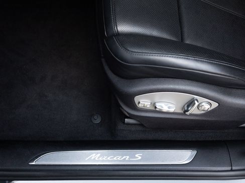 Certified 2020 Porsche Macan S AWD/4WD image 21