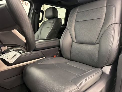 Used 2025 Toyota Tundra Limited AWD/4WD image 58