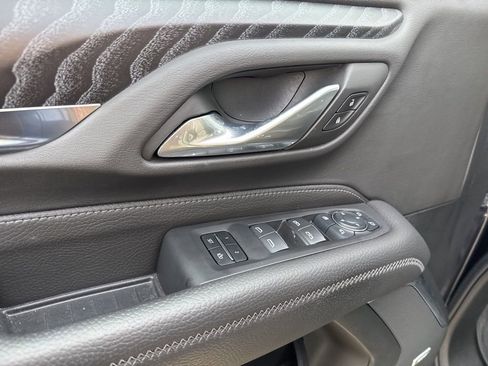 Used 2024 GMC Yukon XL Denali image 13