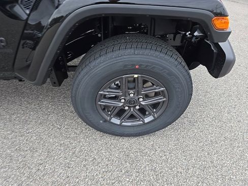 New 2026 Jeep Gladiator Sport image 9