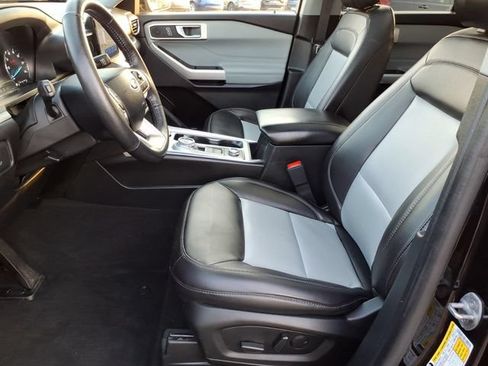 Used 2022 Ford Explorer XLT w/ Equipment Group 202A AWD/4WD image 6