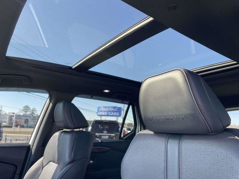 Certified 2025 Honda Pilot Black Edition image 14