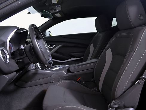 Used 2018 Chevrolet Camaro LT RWD image 13