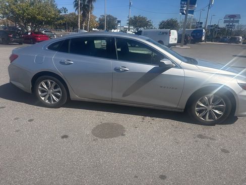 Used 2022 Chevrolet Malibu LT image 2