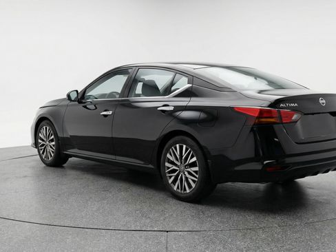 Used 2025 Nissan Altima 2.5 SV image 6
