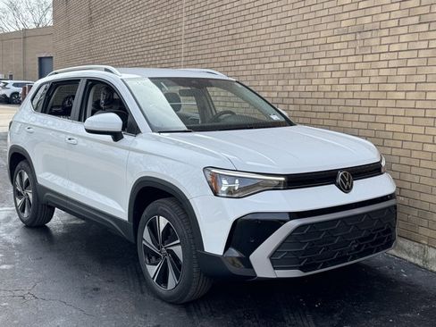 New 2026 Volkswagen Taos SE AWD/4WD image 2