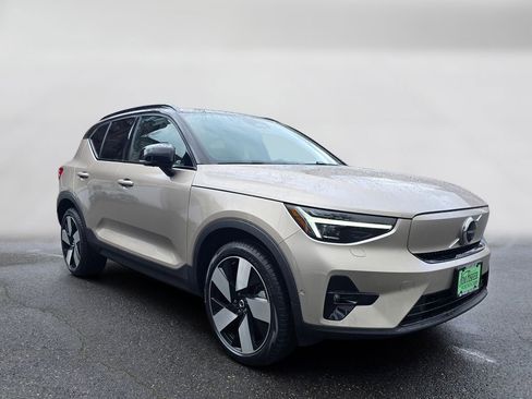 Certified 2023 Volvo XC40 Recharge Ultimate image 3