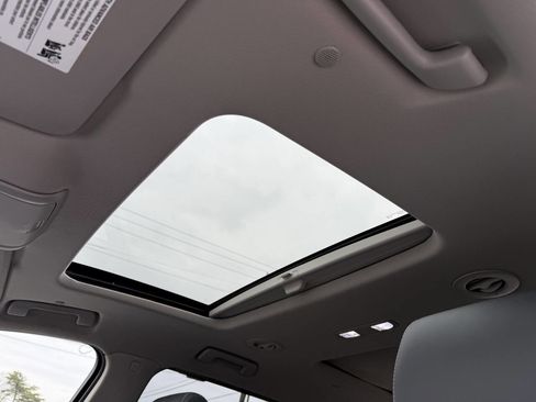 Used 2019 Buick Enclave Essence image 26