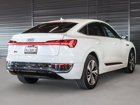 Used 2024 Audi Q8 e-tron Premium Plus image 16