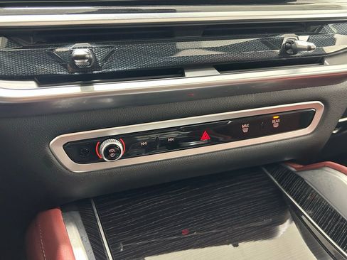 Used 2025 BMW X6 xDrive40i w/ Climate Comfort Package image 19