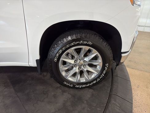 Used 2021 Chevrolet Silverado 1500 LTZ w/ Technology Package AWD/4WD image 38