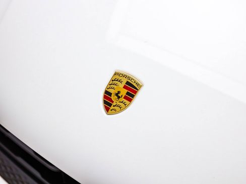 Used 2023 Porsche Macan image 12