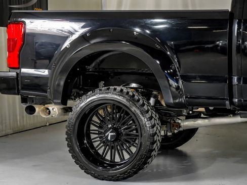 Used 2019 Ford F250 Lariat w/ Lariat Ultimate Package AWD/4WD image 6
