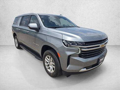 Used 2024 Chevrolet Suburban LT RWD image 3