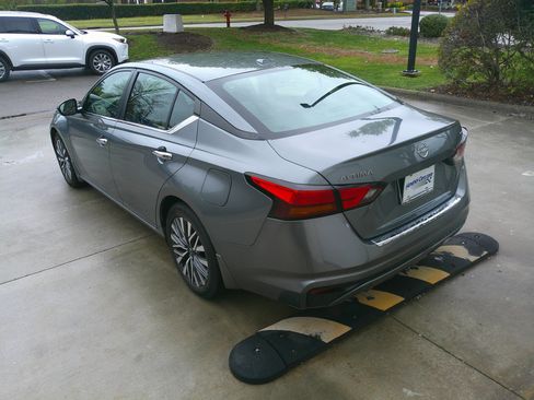 Used 2023 Nissan Altima 2.5 SV image 10