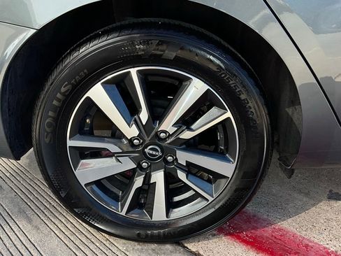 Used 2025 Nissan Versa SV image 9