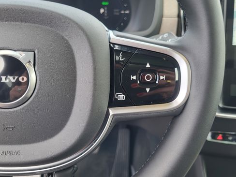 New 2026 Volvo XC90 T8 Plus w/ Protection Package Premier AWD/4WD image 13