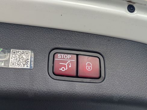 Certified 2025 Mercedes-Benz GLC 300 image 14