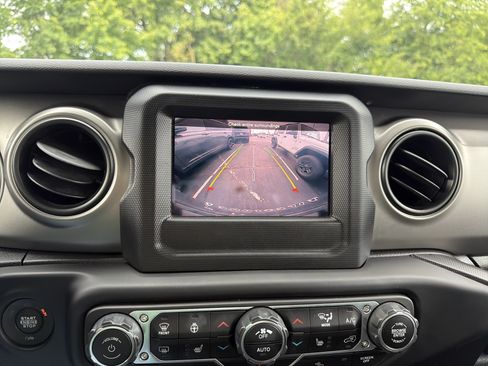 Used 2021 Jeep Wrangler Willys AWD/4WD image 26