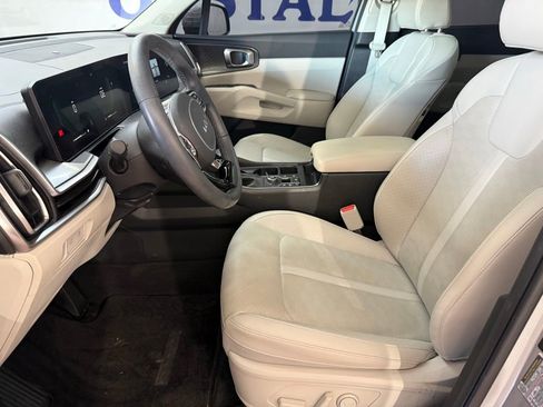 Used 2025 Kia Sorento EX w/ Panoramic Sunroof Package FWD image 10