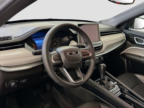 Used 2025 Jeep Compass Limited image 18