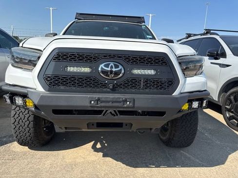 Used 2023 Toyota Tacoma Limited AWD/4WD image 2