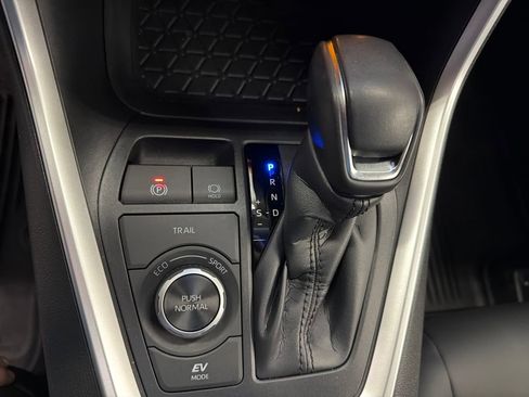 Certified 2023 Toyota RAV4 XLE Premium image 28