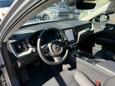 Used 2025 Volvo XC60 B5 Plus image 3
