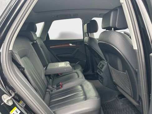 Used 2023 Audi Q5 2.0T Premium w/ Convenience Package image 9