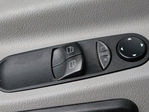 Used 2016 Mercedes-Benz Sprinter 2500 image 16