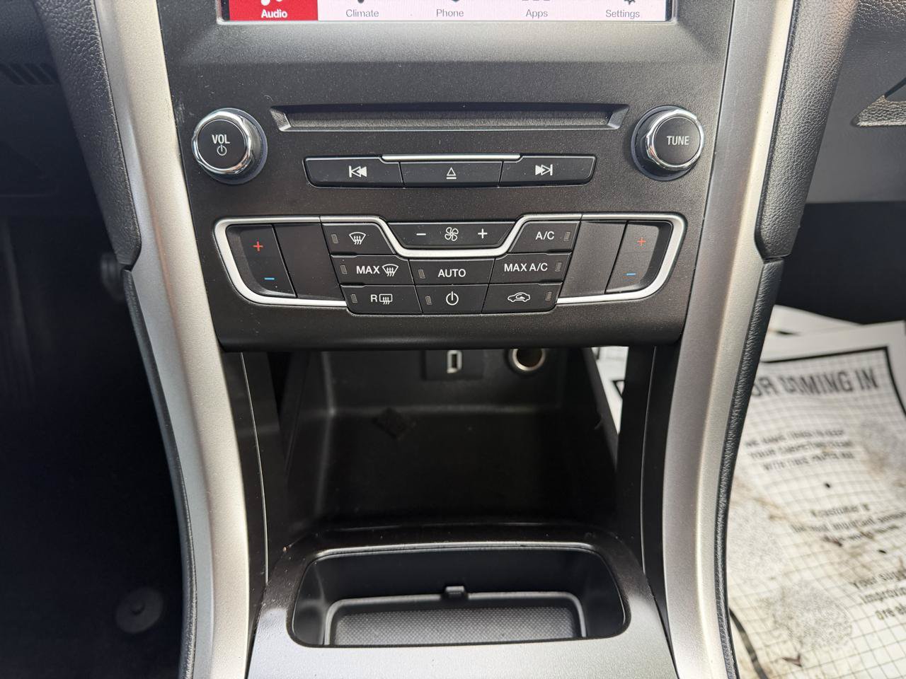 Used 2018 Ford Fusion SE w/ Fusion SE Technology Package FWD image 14