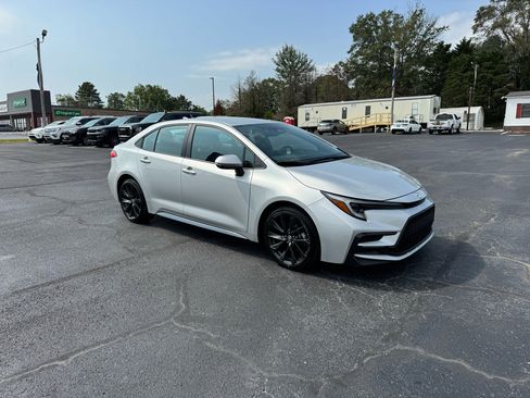 Used 2023 Toyota Corolla SE image 4
