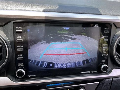 Used 2022 Toyota Tacoma SR5 AWD/4WD image 13