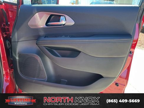 New 2026 Chrysler Pacifica Select image 26