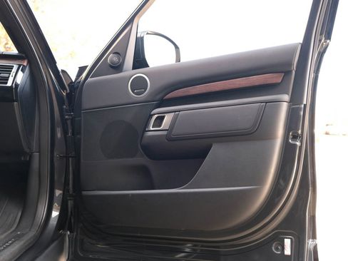 Used 2019 Land Rover Discovery HSE image 31