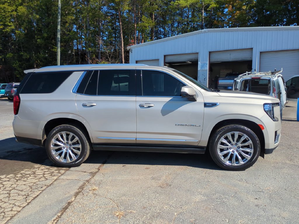 Used 2023 GMC Yukon Denali AWD/4WD image 3