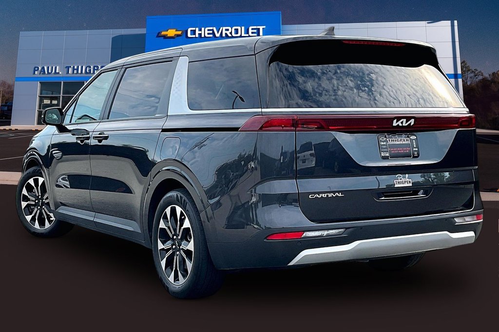 Used 2024 Kia Carnival EX FWD image 5