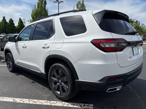 Used 2025 Honda Pilot Sport image 10