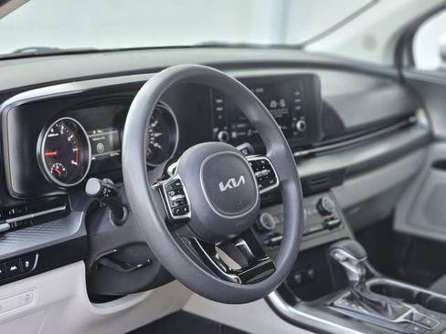 Used 2022 Kia Carnival LX image 13